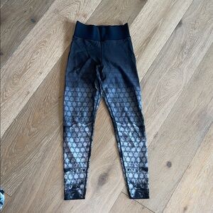 Ultracor Black and Silver Leggings activewear yoga barre size small pants